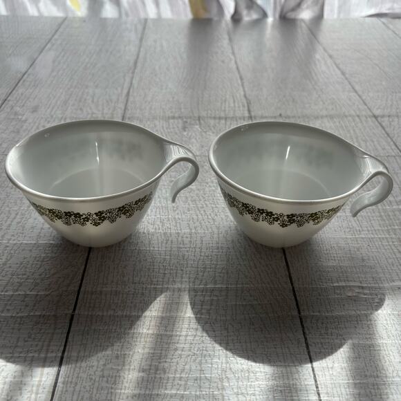 Vintage Set of 2 Cups Corelle Green Crazy Daisy Hook Handles - Picture 1 of 9